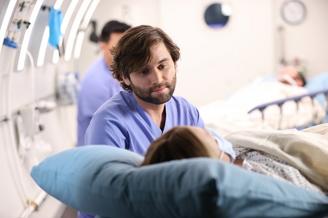 Grey's Anatomy - Season 17 - Sign O' the Times - Photos - Jake Borelli