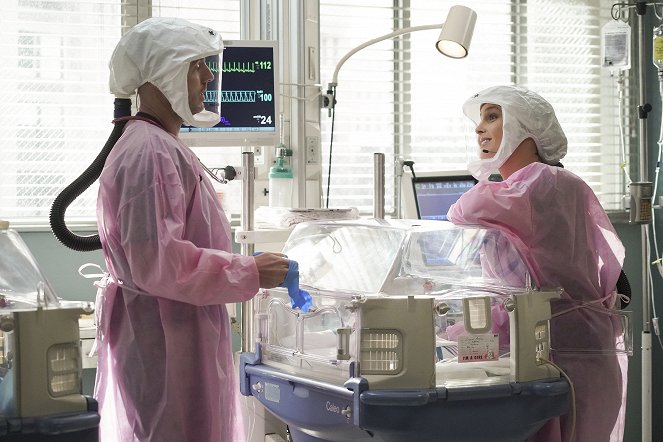 Grey's Anatomy - Season 17 - Good As Hell - Photos - Richard Flood, Camilla Luddington