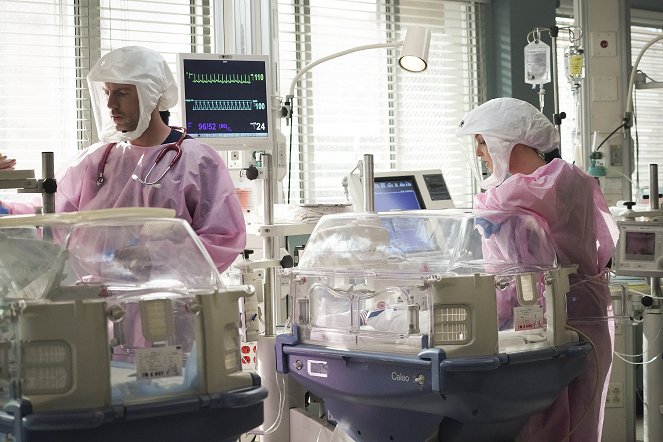 Grey's Anatomy - Season 17 - Good As Hell - Photos - Richard Flood, Camilla Luddington