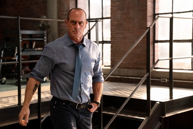 Law & Order: Organized Crime - The Stuff That Dreams Are Made Of - Van film - Christopher Meloni