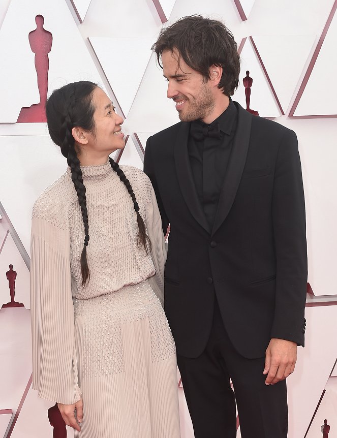 Oscar 2021 - Z akcií - Red Carpet - Chloé Zhao