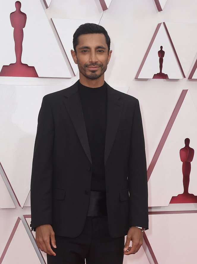 Oscar 2021 - Z akcií - Red Carpet - Riz Ahmed