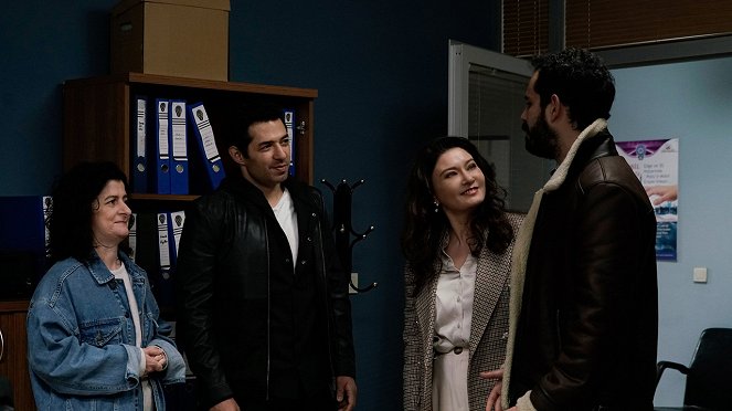 Kefaret - Episode 22 - Photos - Ayşegül Cengiz Akman, Mert Fırat, Nurgül Yeşilçay