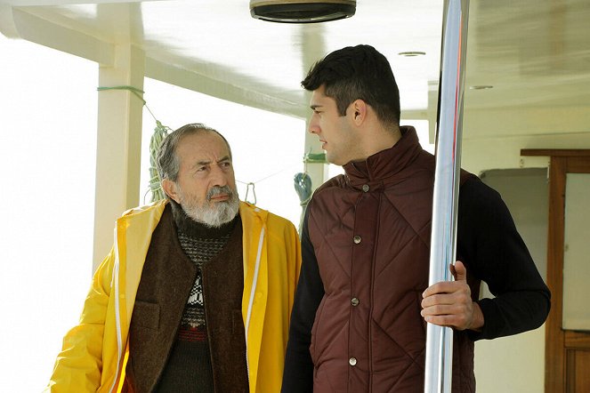 Hıçkırık - De la película - Erdoğan Aydemir, Barış Arda Hacıoğlu