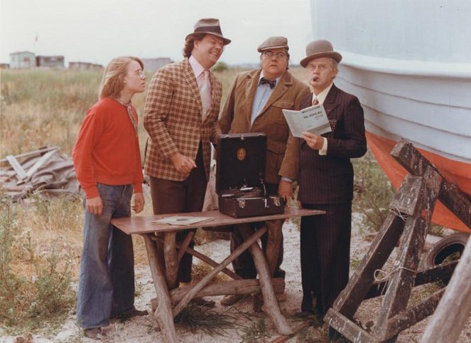Die Olsenbande sieht rot - Filmfotos - Jes Holtsø, Morten Grunwald, Poul Bundgaard, Ove Sprogøe