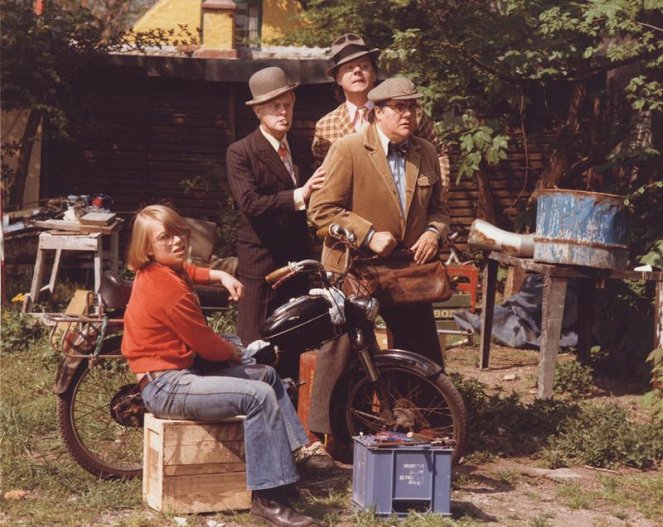 Die Olsenbande sieht rot - Filmfotos - Jes Holtsø, Ove Sprogøe, Morten Grunwald, Poul Bundgaard