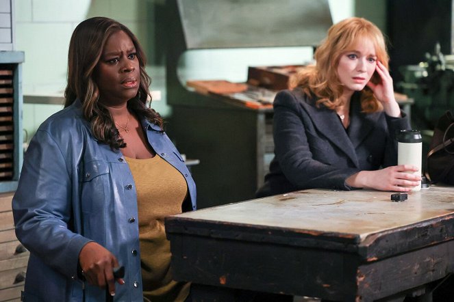 Good Girls - Season 4 - The Banker - Photos - Retta, Christina Hendricks