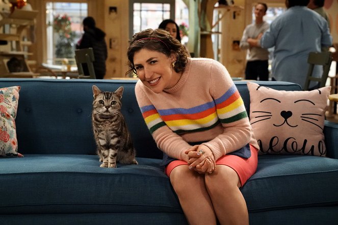 Call Me Kat - Season 1 - Salsa - Kuvat elokuvasta - Mayim Bialik