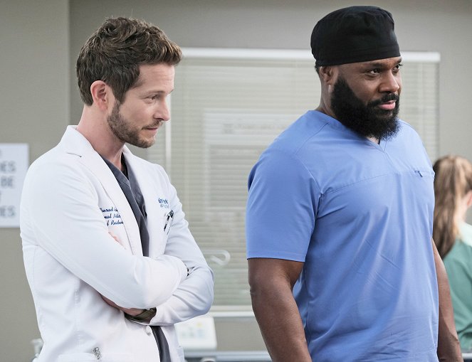 The Resident - Into the Unknown - Do filme - Matt Czuchry, Malcolm-Jamal Warner