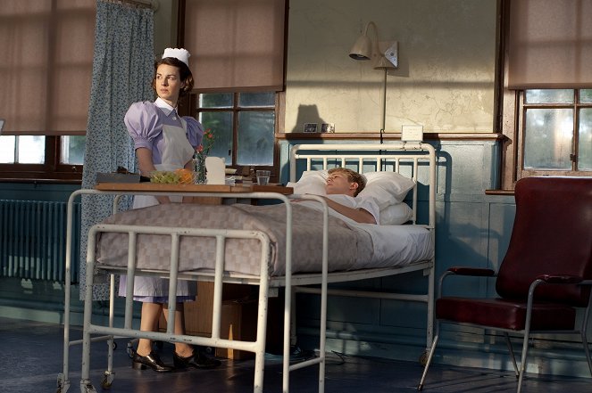 Call the Midwife - Ruf des Lebens - Season 2 - Reden und Schweigen - Filmfotos - Jessica Raine, George Rainsford