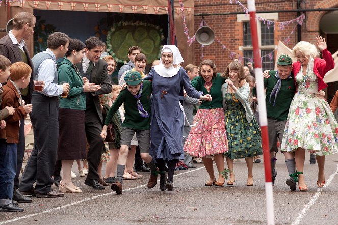 Call the Midwife - Episode 6 - Do filme - Laura Main, Bryony Hannah, Helen George