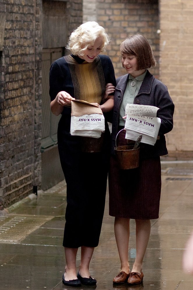 Call the Midwife - Episode 7 - Van film - Helen George, Bryony Hannah