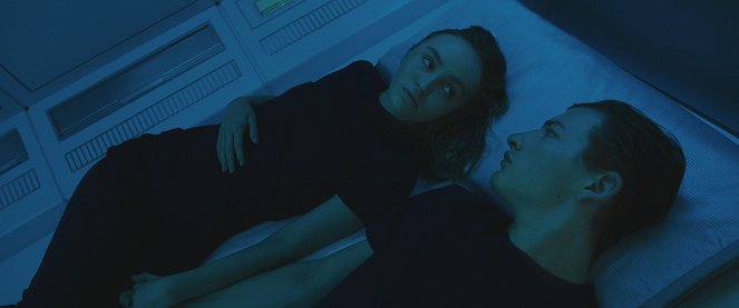 Voyagers - Vesmírná mise - Z filmu - Lily-Rose Depp, Tye Sheridan