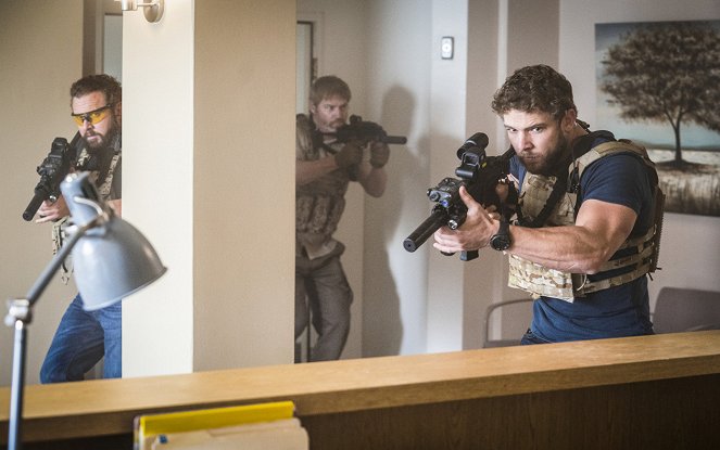 SEAL Team - Do No Harm - Kuvat elokuvasta - A. J. Buckley, Max Thieriot