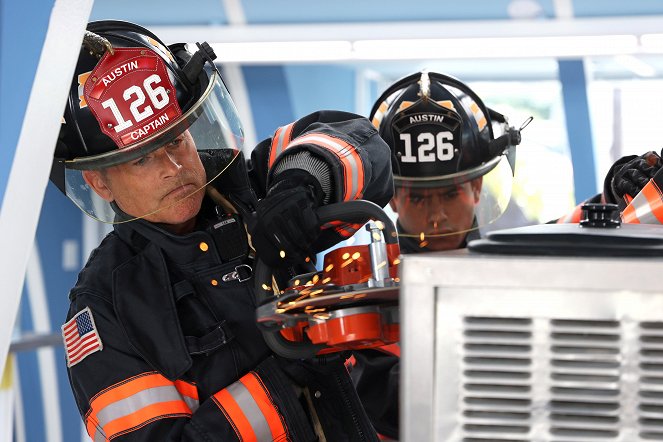 911-Texas - Egy kis segítség a barátoktól - Filmfotók - Rob Lowe