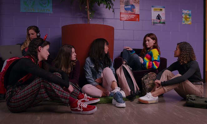 Ginny & Georgia - Boo, Bitch - Van film - Sara Waisglass, Chelsea Clark, Katie Douglas, Antonia Gentry