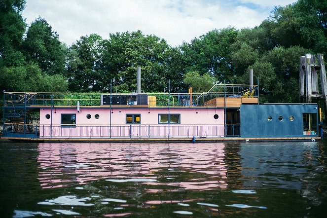 The Houseboat - Photos