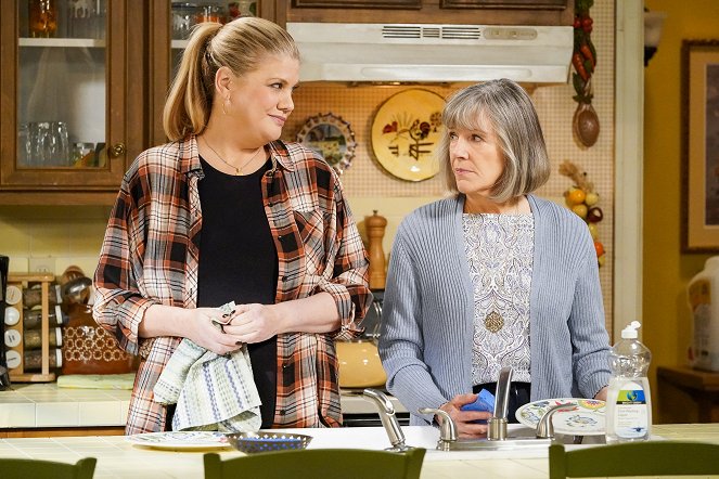 Mom - Bloody Stumps and a Chemical Smell - Photos - Kristen Johnston, Mimi Kennedy