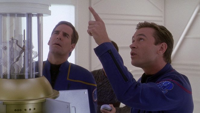 Star Trek: Enterprise - Season 2 - Dead Stop - Photos - Scott Bakula, Connor Trinneer