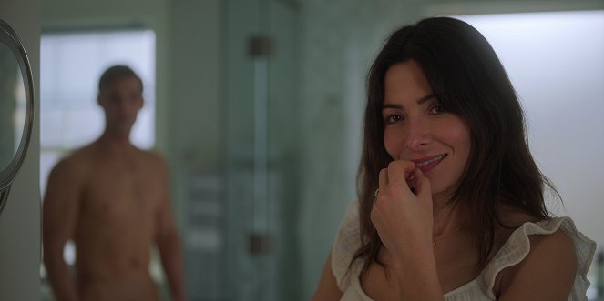 Sex/Life - The Wives Are in Connecticut - Film - Sarah Shahi
