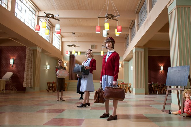 Call the Midwife - Episode 1 - Photos - Laura Main, Helen George, Bryony Hannah