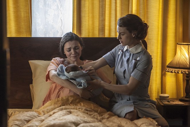 Call the Midwife - Season 3 - Episode 2 - Photos - Selin Hizli, Jessica Raine