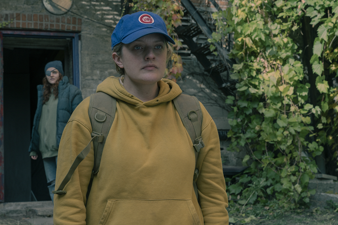The Handmaid's Tale - Chicago - Photos - Madeline Brewer, Elisabeth Moss