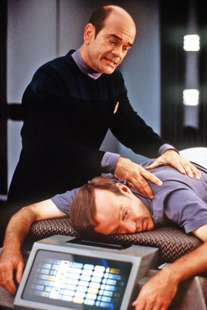 Star Trek: Voyager - Season 6 - Pathfinder - Photos - Robert Picardo, Dwight Schultz