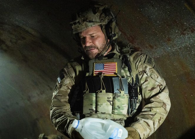 SEAL Team - Hollow at the Core - Van film - David Boreanaz