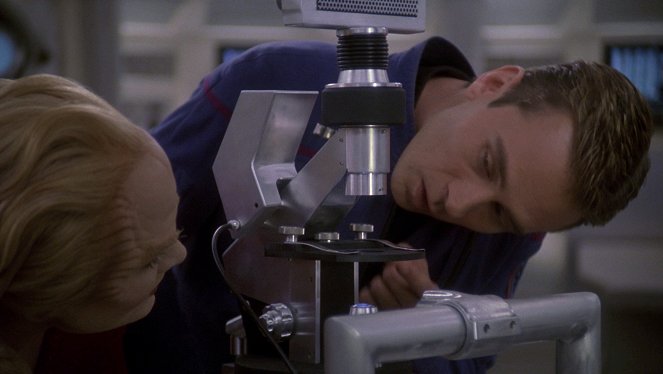 Star Trek: Enterprise - Season 2 - Stigma - Photos - Connor Trinneer