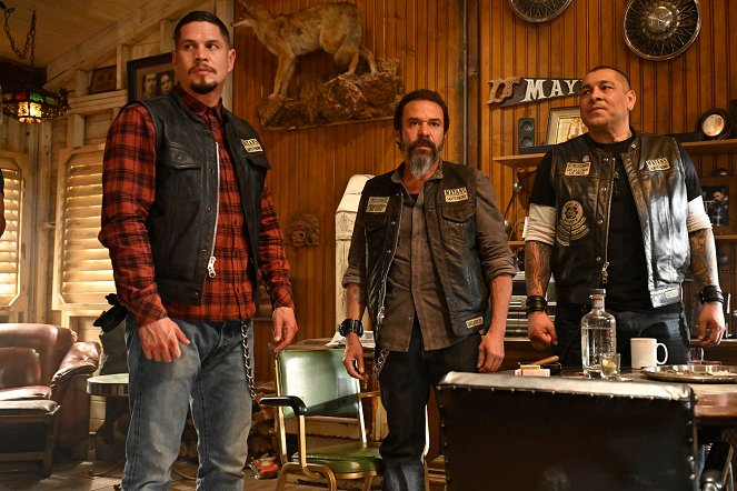 Mayans M.C. - Season 3 - Chapter the Last, Nothing More to Write - Photos - JD Pardo, Michael Irby, Frankie Loyal
