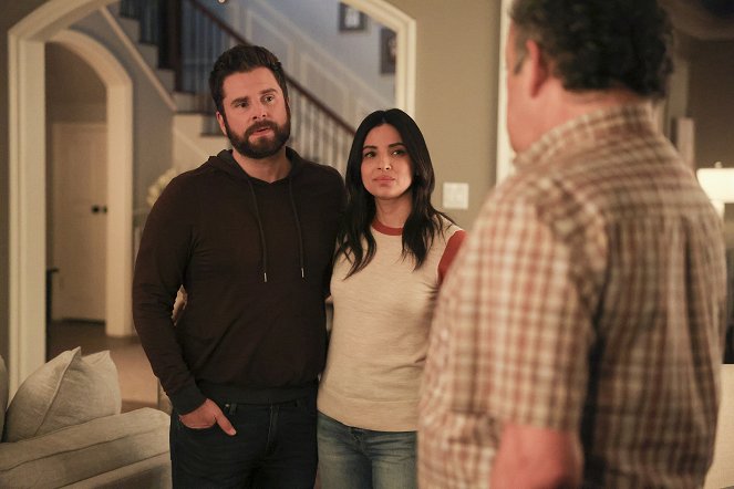 A Million Little Things - Junior - Filmfotos - James Roday Rodriguez, Floriana Lima