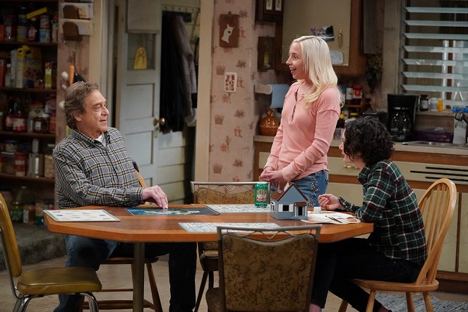 The Conners - Two Proposals, a Homecoming and a Bear - Photos - John Goodman, Alicia Goranson
