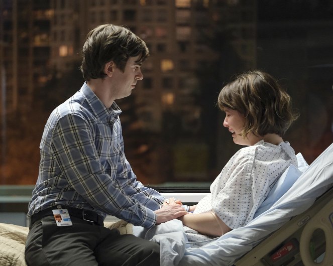 The Good Doctor - Season 4 - Dr. Ted - Photos - Freddie Highmore, Paige Spara