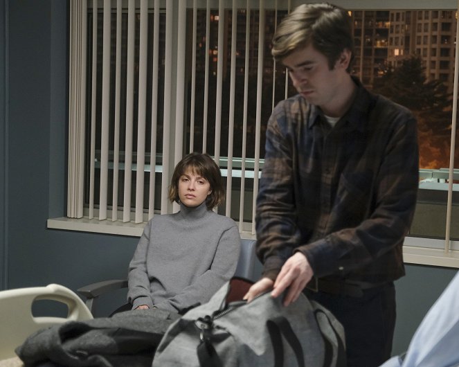 The Good Doctor - Season 4 - Dr. Ted - Photos - Paige Spara, Freddie Highmore