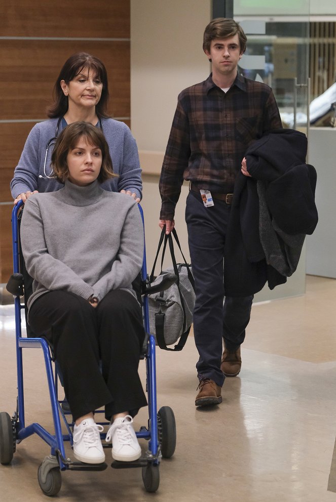 The Good Doctor - Season 4 - Dr. Ted - Photos - Paige Spara, Freddie Highmore