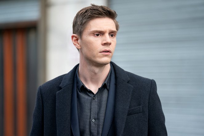 Mare of Easttown - Fathers - Photos - Evan Peters
