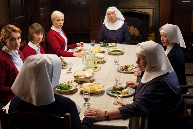Call the Midwife - Episode 7 - Van film - Emerald Fennell, Bryony Hannah, Helen George, Jenny Agutter, Pam Ferris, Victoria Yeates