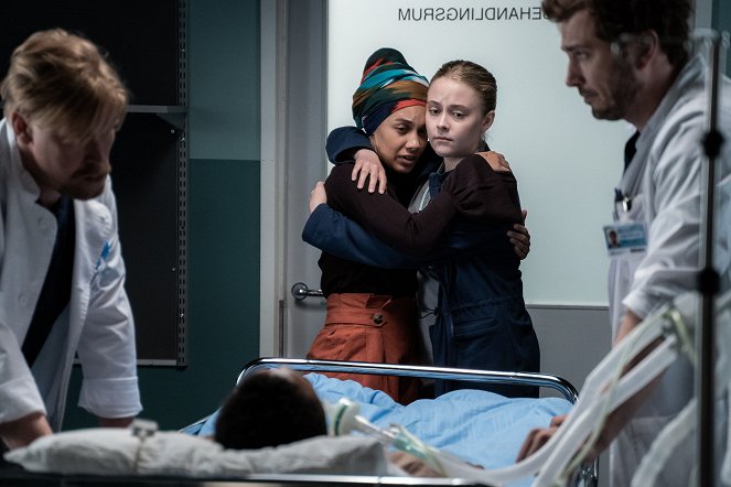 Nurses - Season 7 - Ammatinvalintakysymys 1/4 - Photos - Senna Vodzogbe, Amelie Blauberg