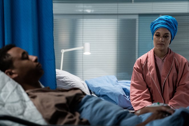 Nurses - Season 7 - Ammatinvalintakysymys 1/4 - Photos - Kheba Touray, Senna Vodzogbe