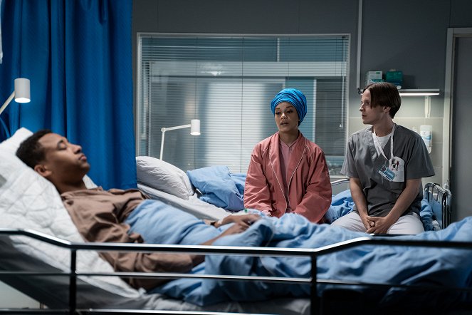 Nurses - Season 7 - Ammatinvalintakysymys 1/4 - Photos - Kheba Touray, Senna Vodzogbe, Valtteri Lehtinen