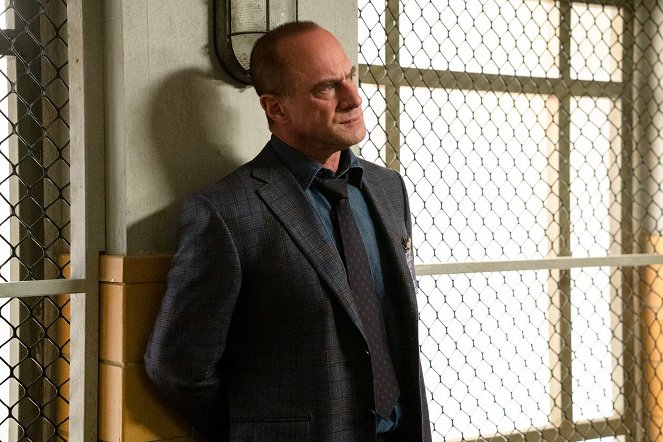 Law & Order: Special Victims Unit - Trick-Rolled at the Moulin - Photos - Christopher Meloni