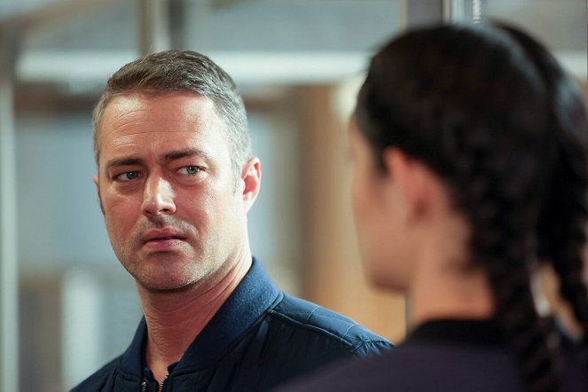 Chicago Fire - Don't Hang Up - Van film - Taylor Kinney
