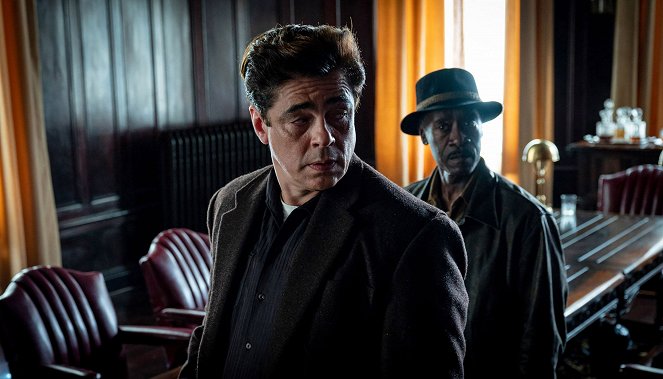 Bez gwałtownych ruchów - Z filmu - Benicio Del Toro, Don Cheadle