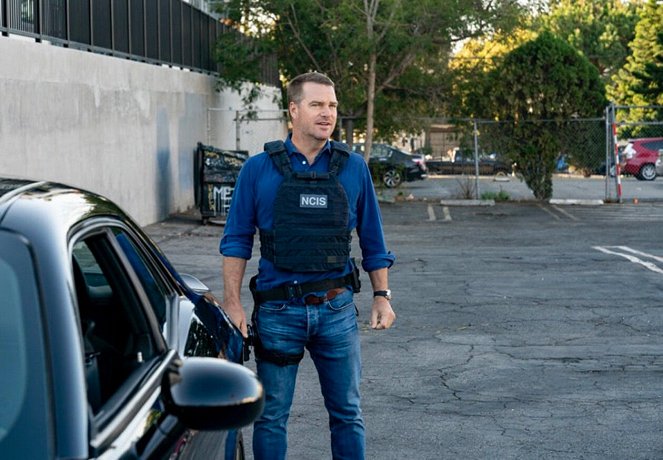 NCIS: Los Angeles - Signs of Change - Van film - Chris O'Donnell