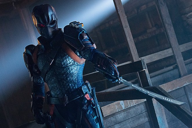 Titans - Season 2 - Deathstroke - Photos - Esai Morales