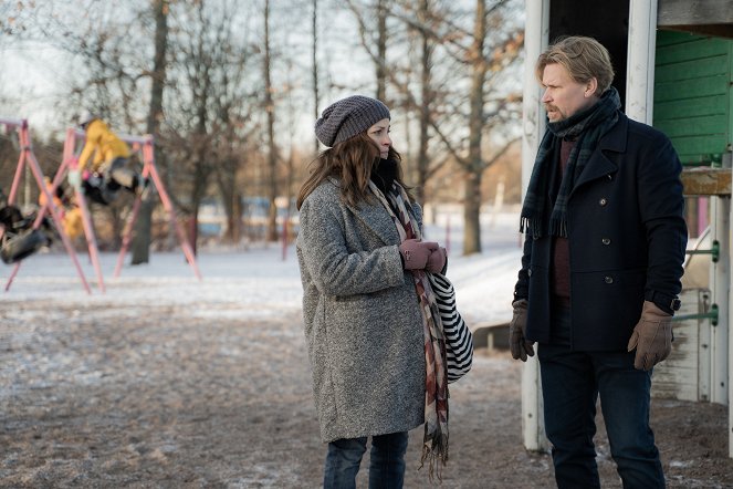 Syke - Season 8 - Katkeamispiste 1/4 - Z filmu - Jenni Banerjee, Matti Ristinen