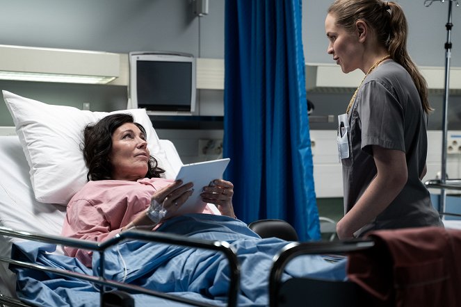 Nurses - Maan matoset 2/4 - Photos - Maarit Peltomaa, Iida-Maria Heinonen
