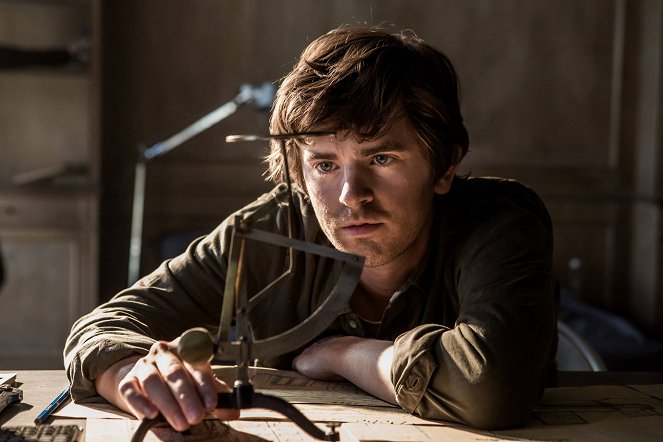 Skok na głęboką wodę - Z filmu - Freddie Highmore