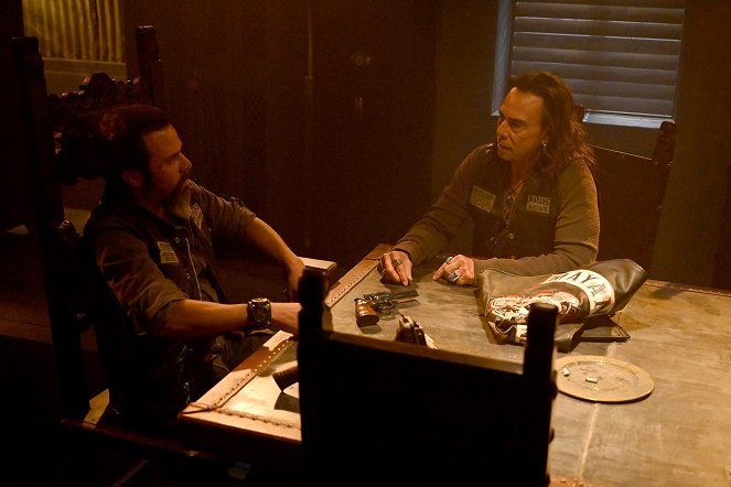 Mayans M.C. - Season 3 - Chapter the Last, Nothing More to Write - Van film - Michael Irby, Raoul Max Trujillo